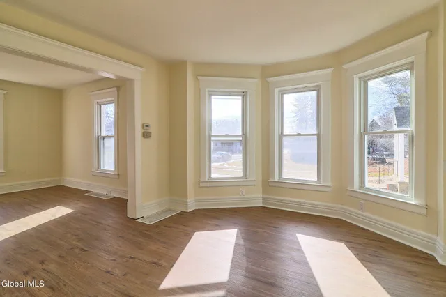 $259,550 | 11 Halcyon Street, Scotia, NY 12302