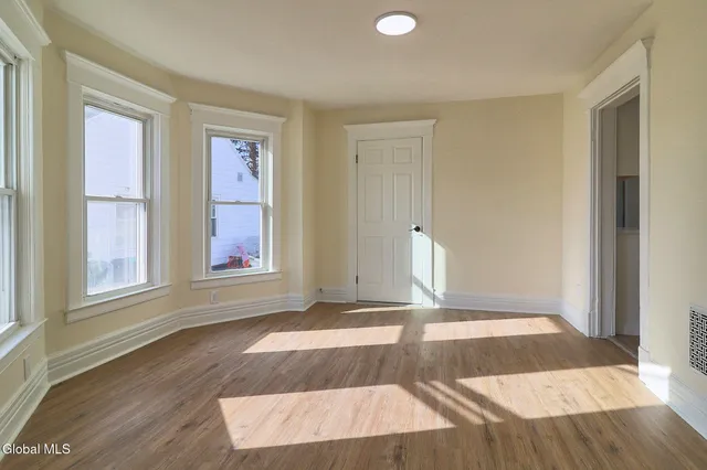 $259,550 | 11 Halcyon Street, Scotia, NY 12302