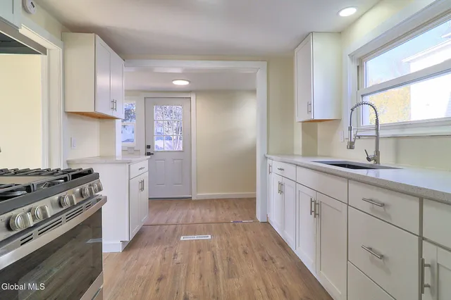 $259,550 | 11 Halcyon Street, Scotia, NY 12302