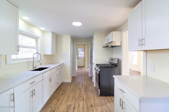 $259,550 | 11 Halcyon Street, Scotia, NY 12302