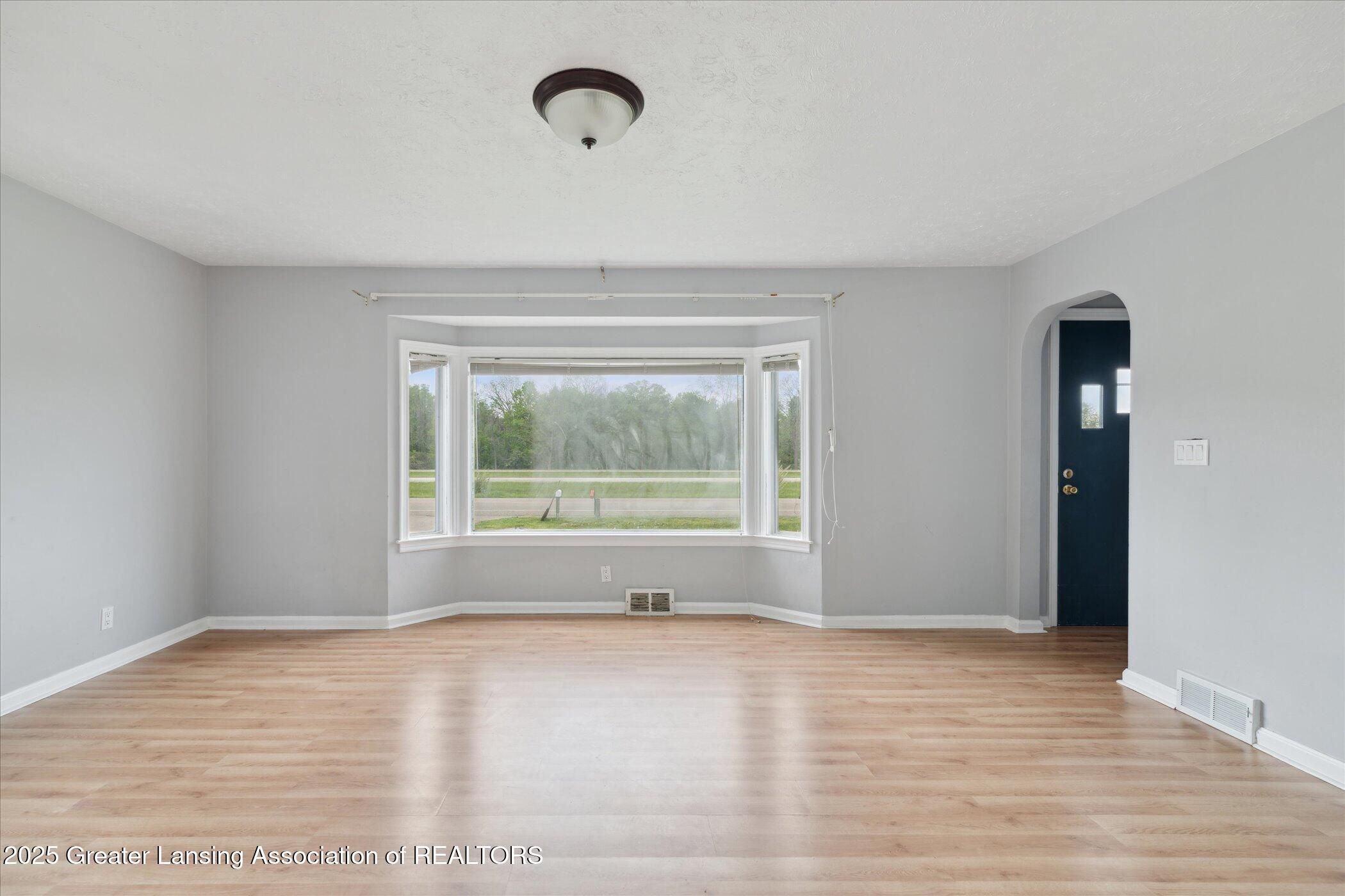2468 Lansing Road Charlotte, MI 48813 - Photo 9 of 31 09-2468-Lansing-Rd-Charlotte-MI-48813-Wi