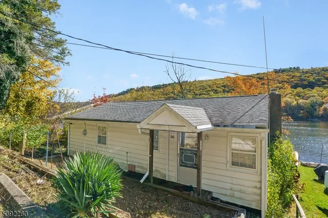 a view of a house with a garage