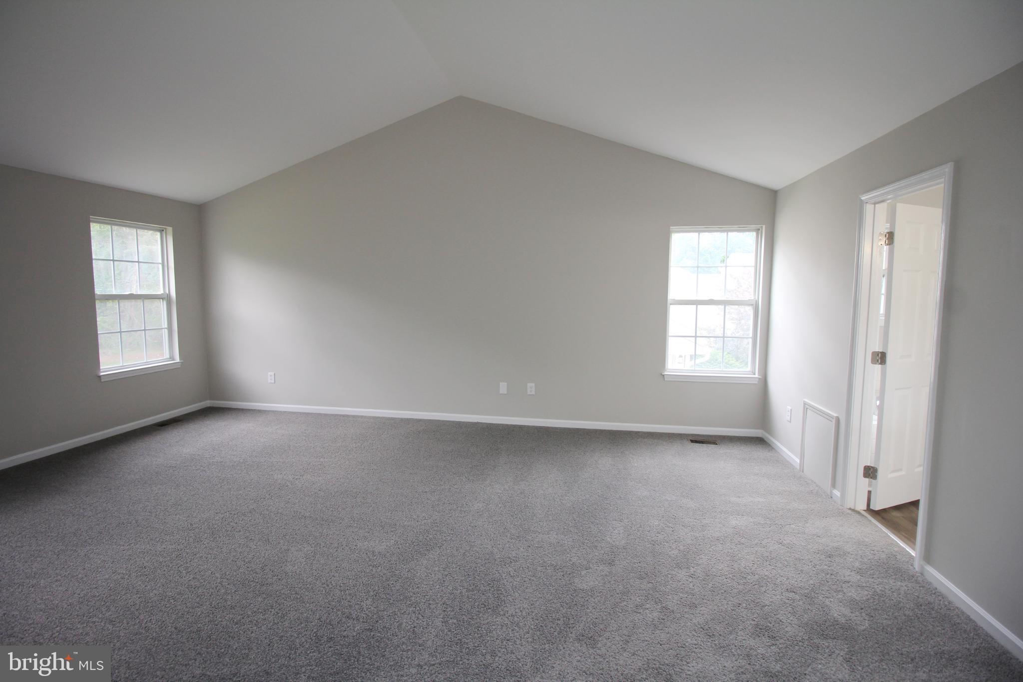 7 Edgewater Court Sicklerville, NJ 08081 - Photo 25 of 44 Spacious room with natural light and potential.