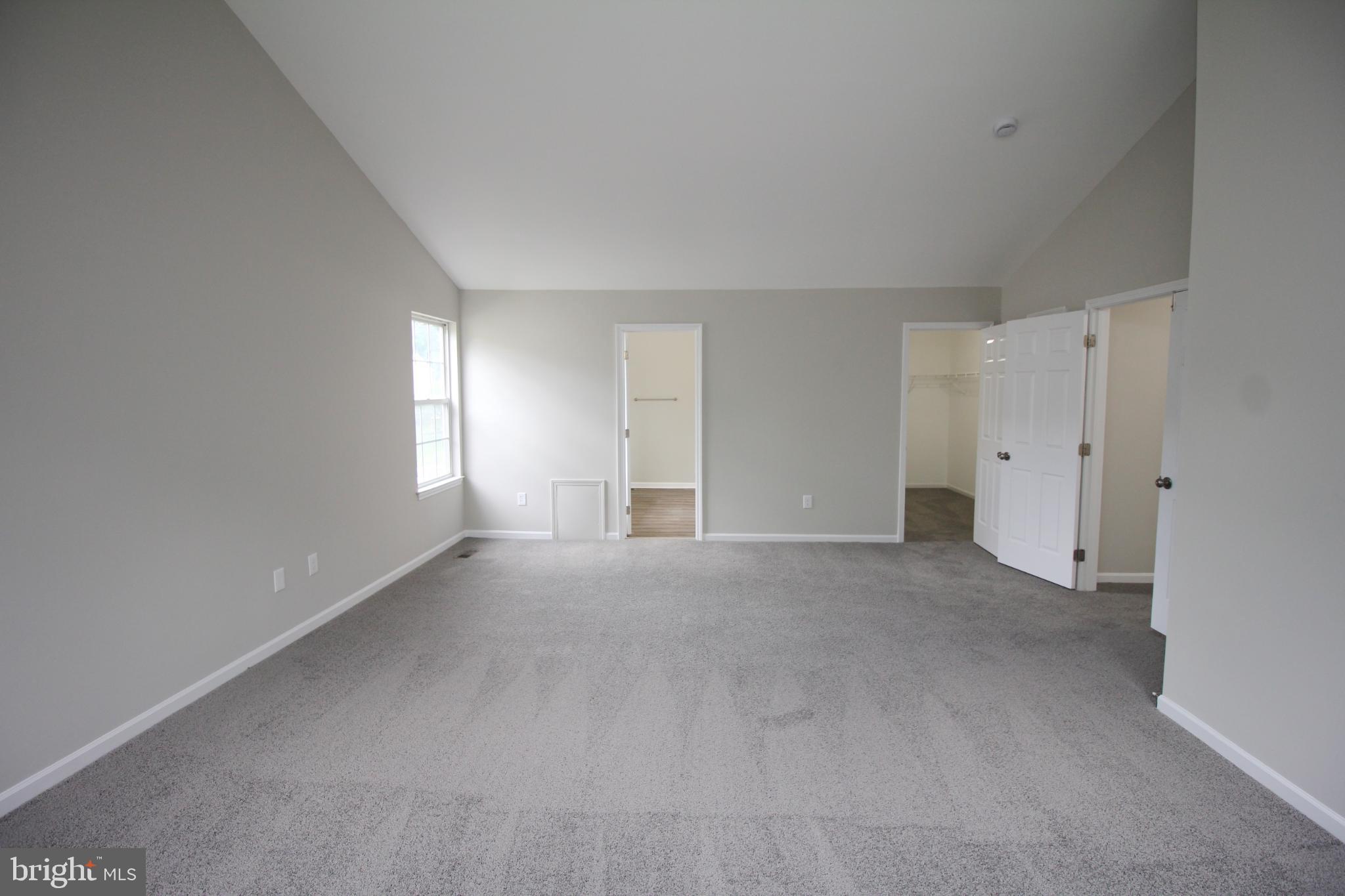7 Edgewater Court Sicklerville, NJ 08081 - Photo 27 of 44 Spacious, light-filled living area awaits you.