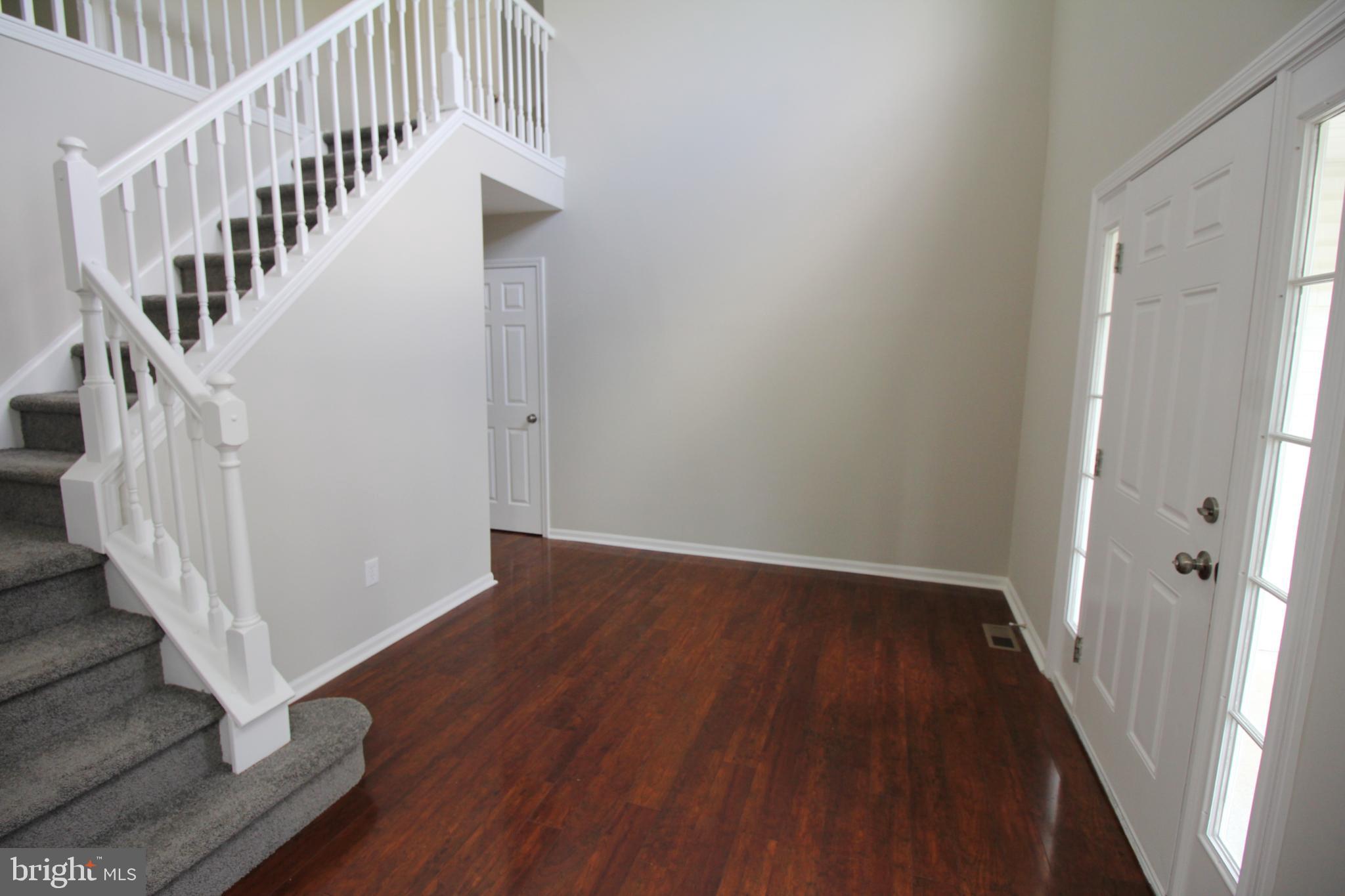 7 Edgewater Court Sicklerville, NJ 08081 - Photo 3 of 44 Inviting entryway with elegant staircase.