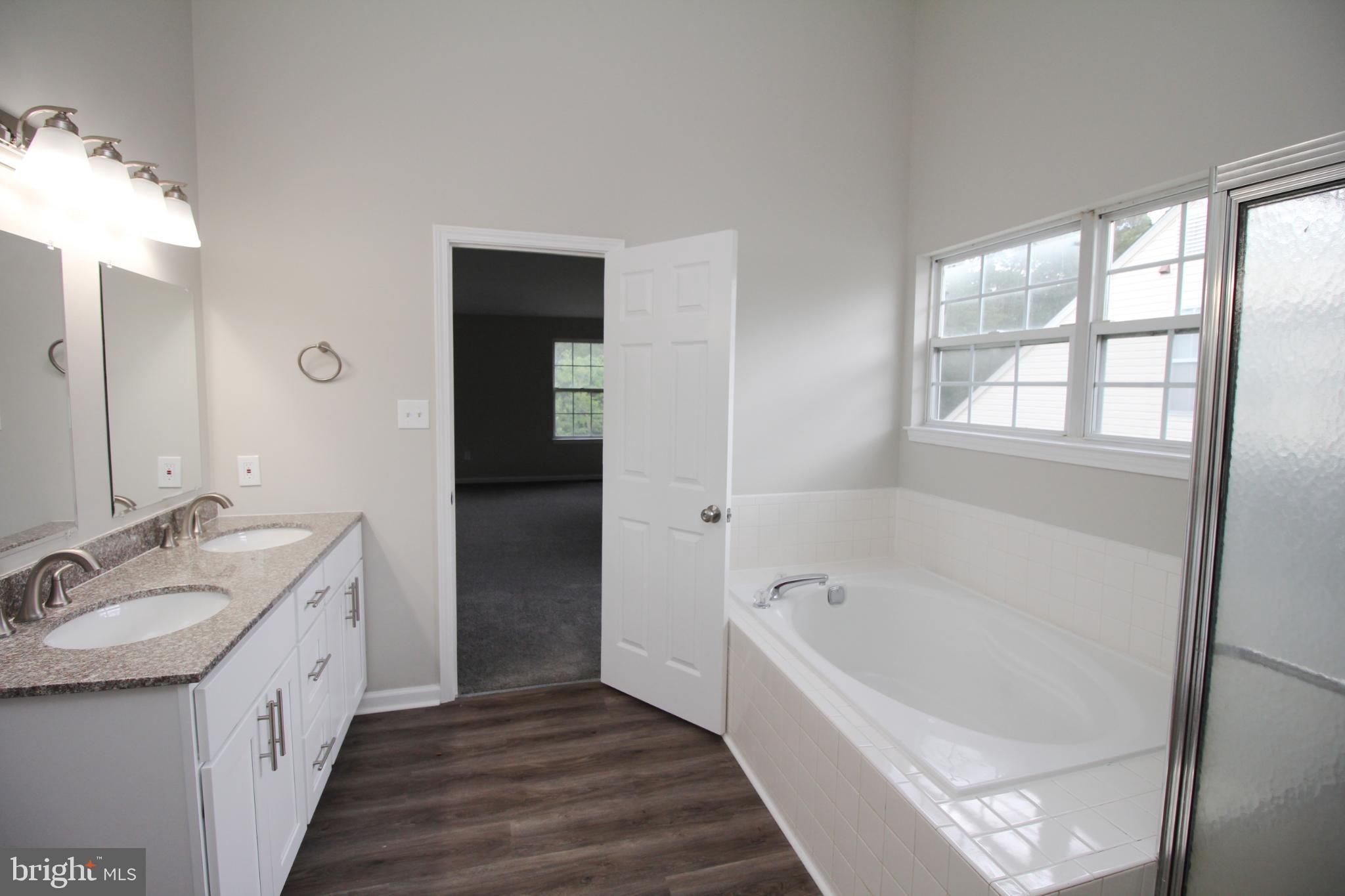 7 Edgewater Court Sicklerville, NJ 08081 - Photo 31 of 44 Spacious bathroom with modern finishes.