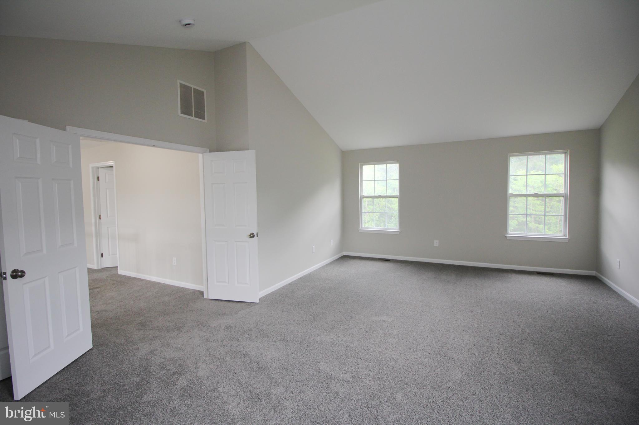 7 Edgewater Court Sicklerville, NJ 08081 - Photo 32 of 44 Spacious room with vaulted ceilings and light.