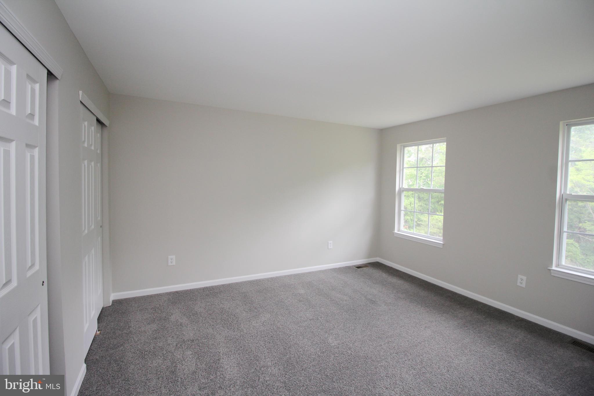 7 Edgewater Court Sicklerville, NJ 08081 - Photo 38 of 44 Spacious room with natural light and potential.