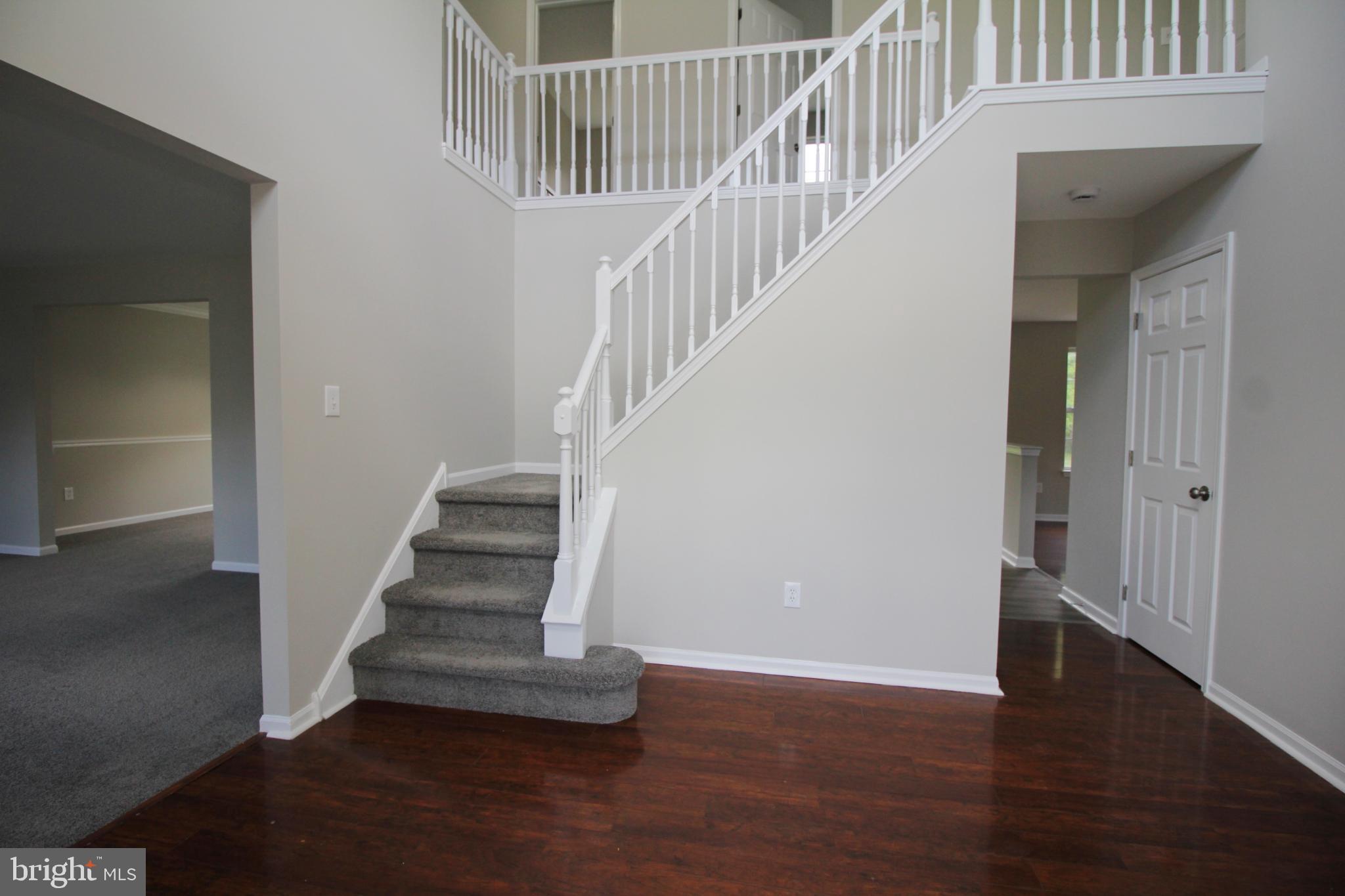 7 Edgewater Court Sicklerville, NJ 08081 - Photo 4 of 44 Inviting entryway with elegant staircase.