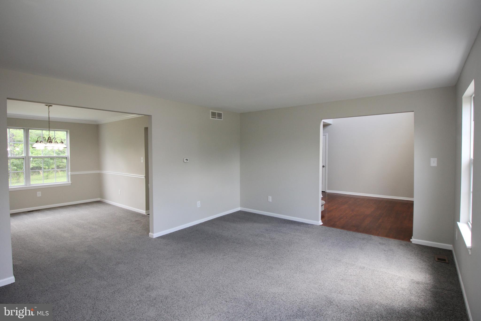 7 Edgewater Court Sicklerville, NJ 08081 - Photo 6 of 44 Spacious, light-filled living area awaits you.