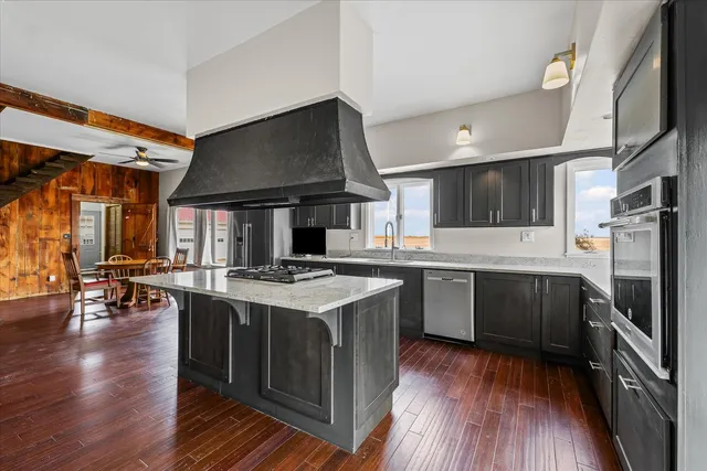 $495,000 | 2550 East County Road 1375 North, Newman, IL 61942