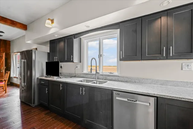 $495,000 | 2550 East County Road 1375 North, Newman, IL 61942