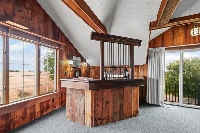 $495,000 | 2550 East County Road 1375 North, Newman, IL 61942