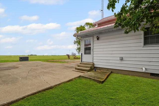 $495,000 | 2550 East County Road 1375 North, Newman, IL 61942