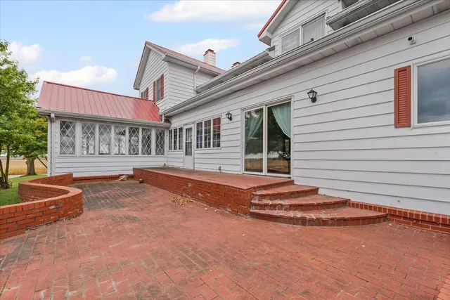 $495,000 | 2550 East County Road 1375 North, Newman, IL 61942