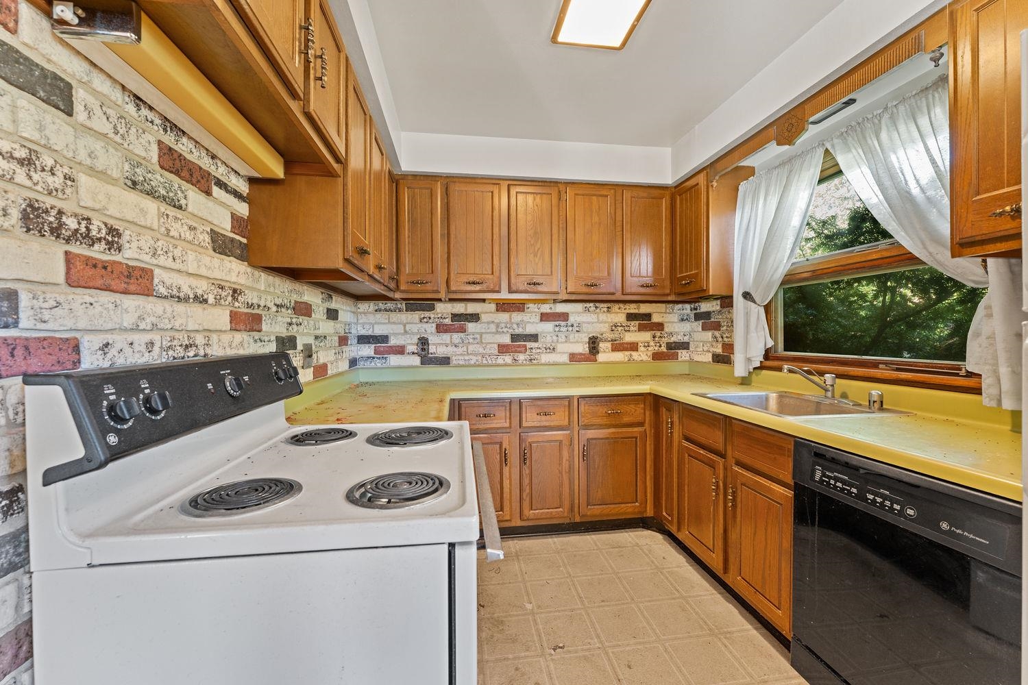 313 Bluffview Court Portage, WI 53901 - Photo 13 of 42