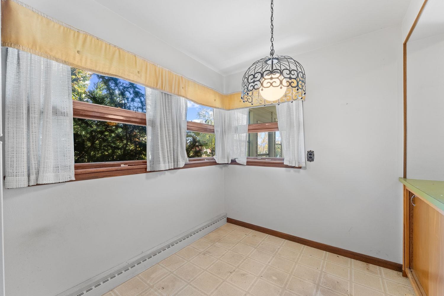 313 Bluffview Court Portage, WI 53901 - Photo 16 of 42