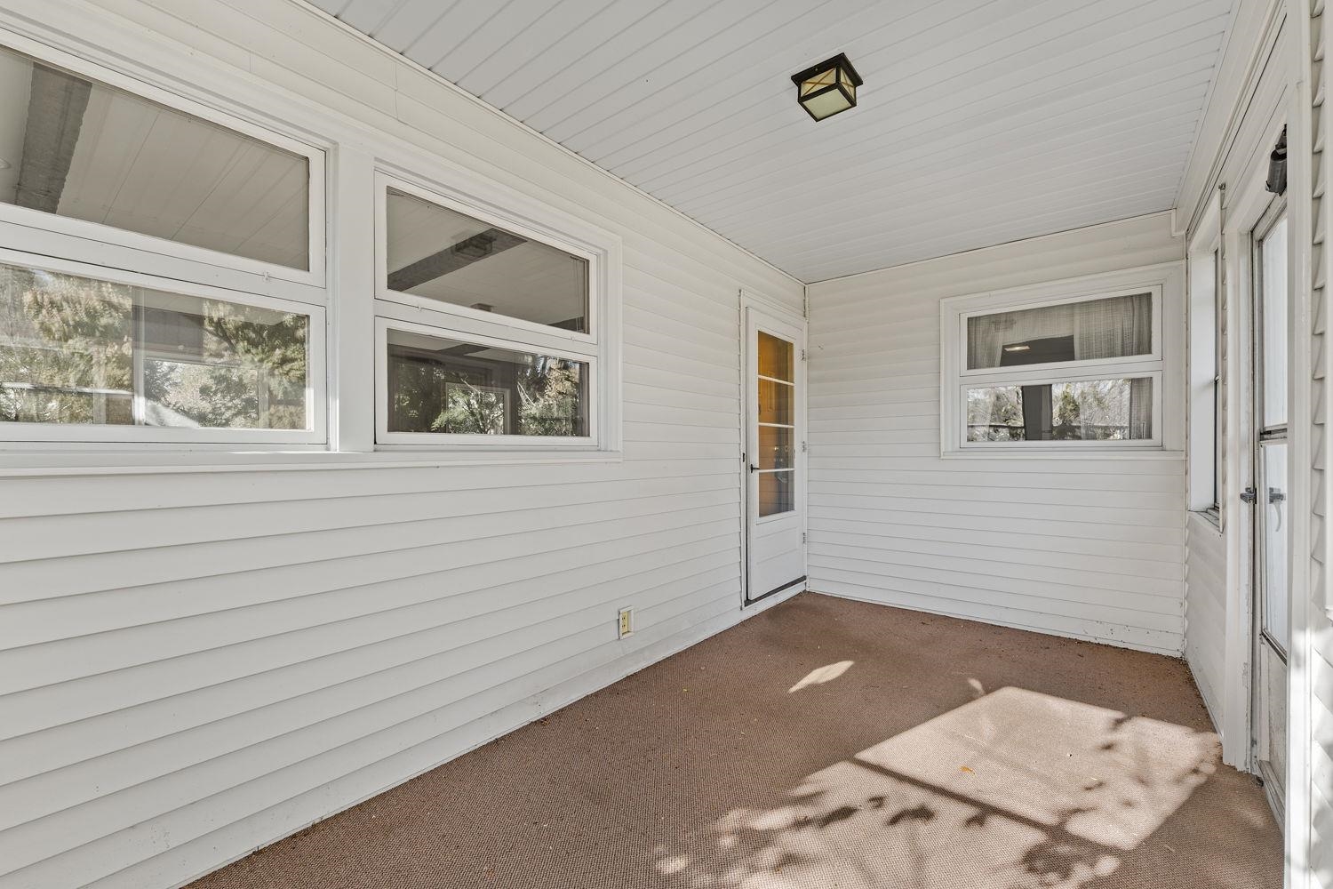 313 Bluffview Court Portage, WI 53901 - Photo 7 of 42