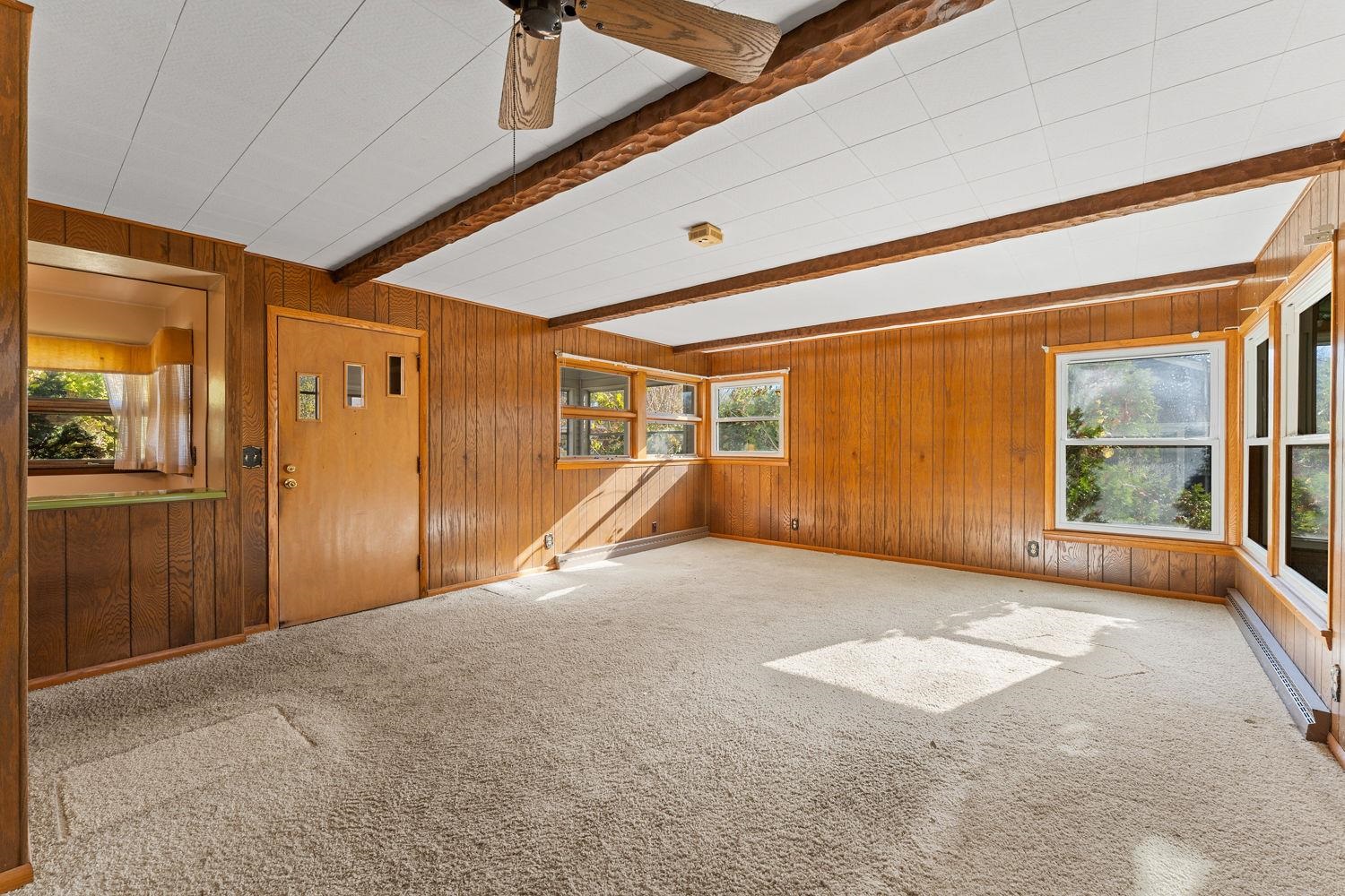 313 Bluffview Court Portage, WI 53901 - Photo 8 of 42