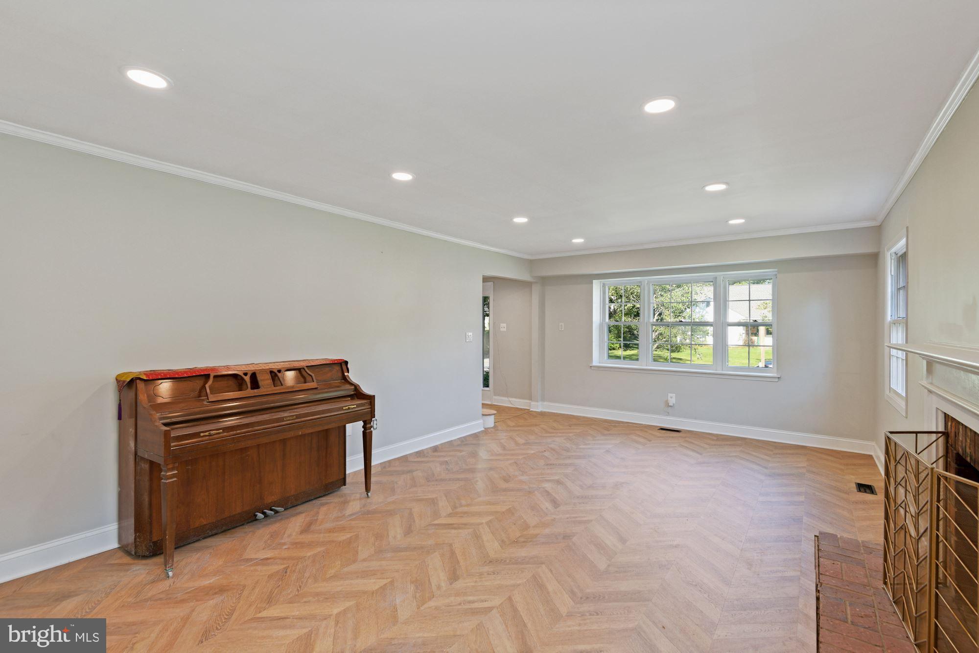 12203 Cedarbrook Lane Laurel, MD 20708 - Photo 6 of 40 Gallery Image 6