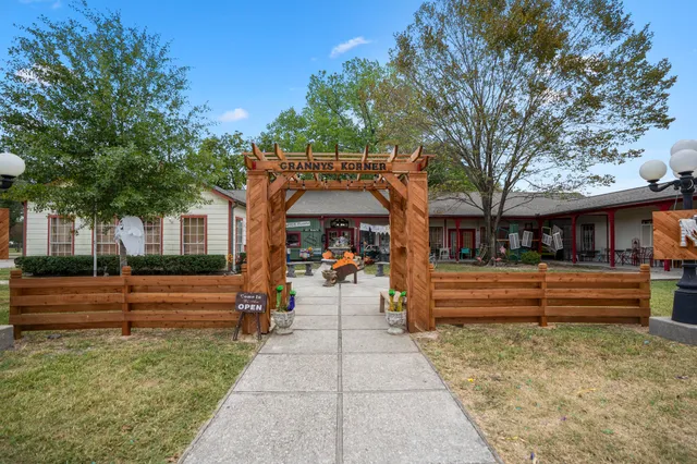 $1,700 | 628 Foster Street, Tomball, TX 77375