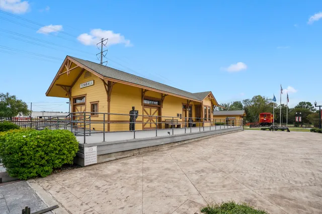 $1,700 | 628 Foster Street, Tomball, TX 77375