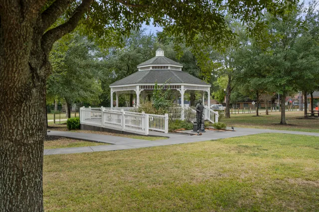 $1,700 | 628 Foster Street, Tomball, TX 77375