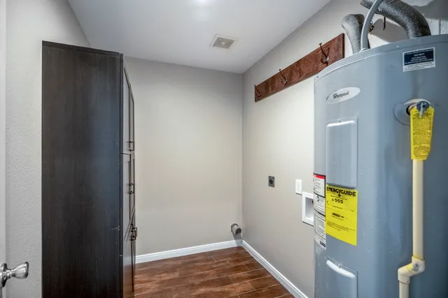 $1,700 | 628 Foster Street, Tomball, TX 77375