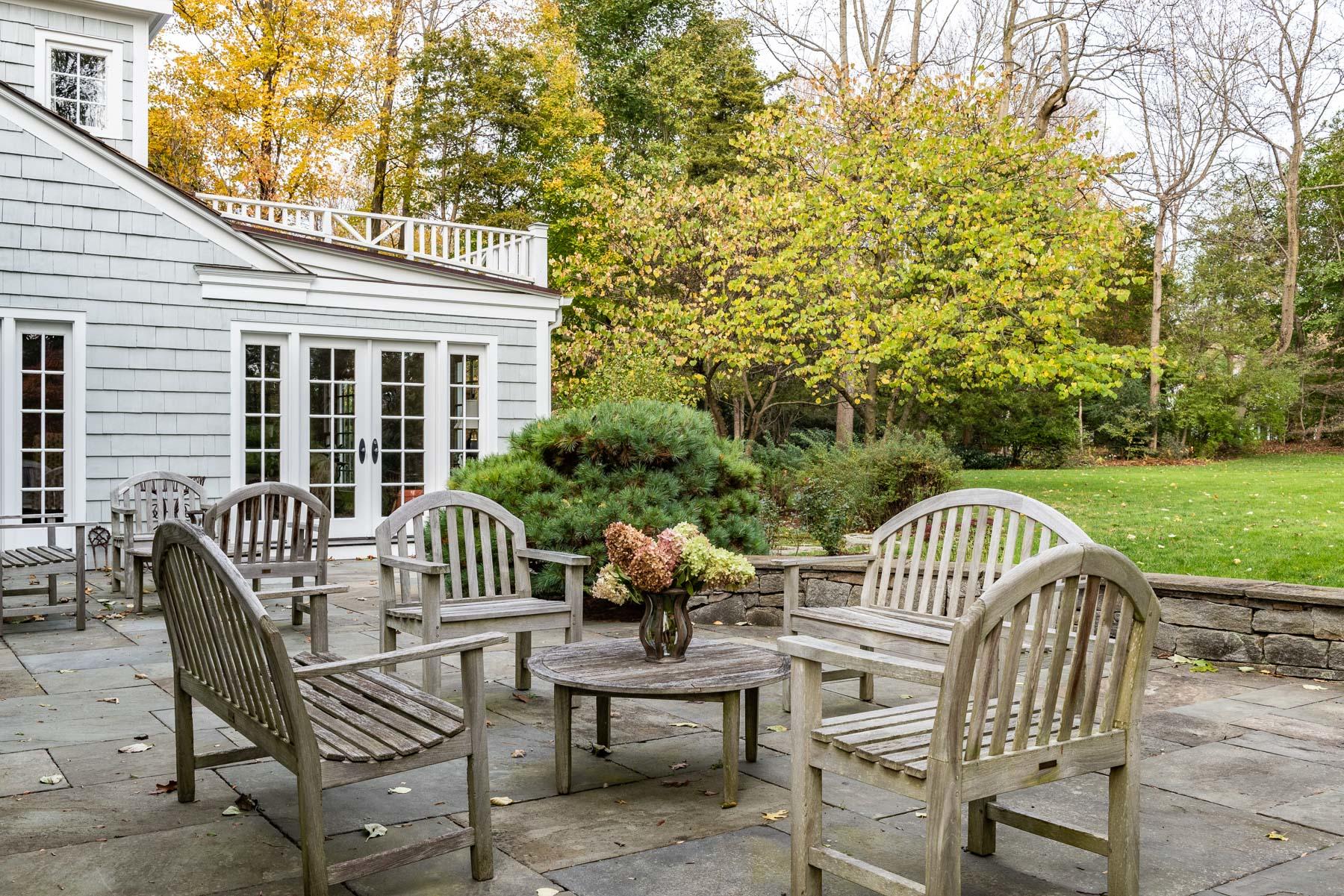 840 Hollow Tree Ridge Road Darien, CT 06820 - Photo 12 of 27 a view of a patio with a table and chairs