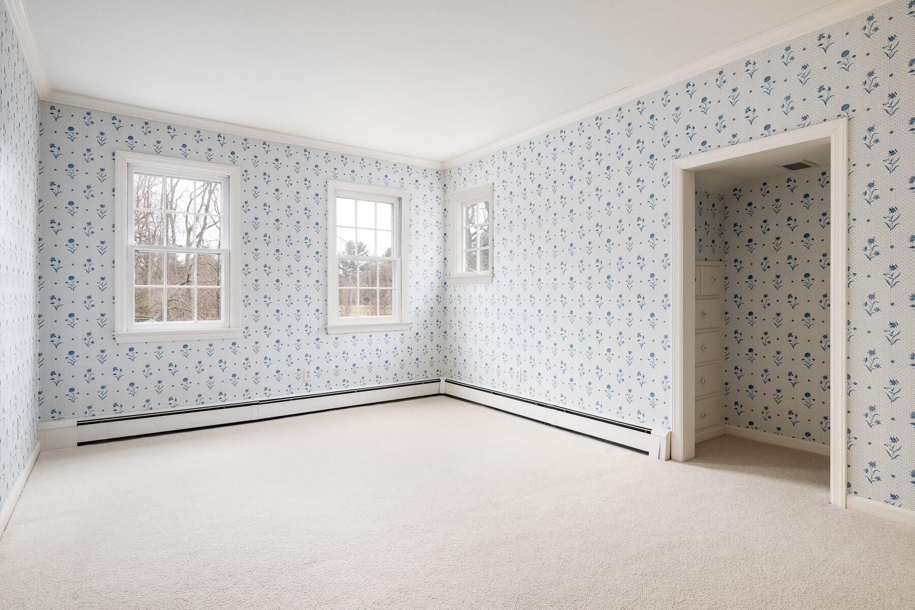 840 Hollow Tree Ridge Road Darien, CT 06820 - Photo 21 of 27 an empty room with windows