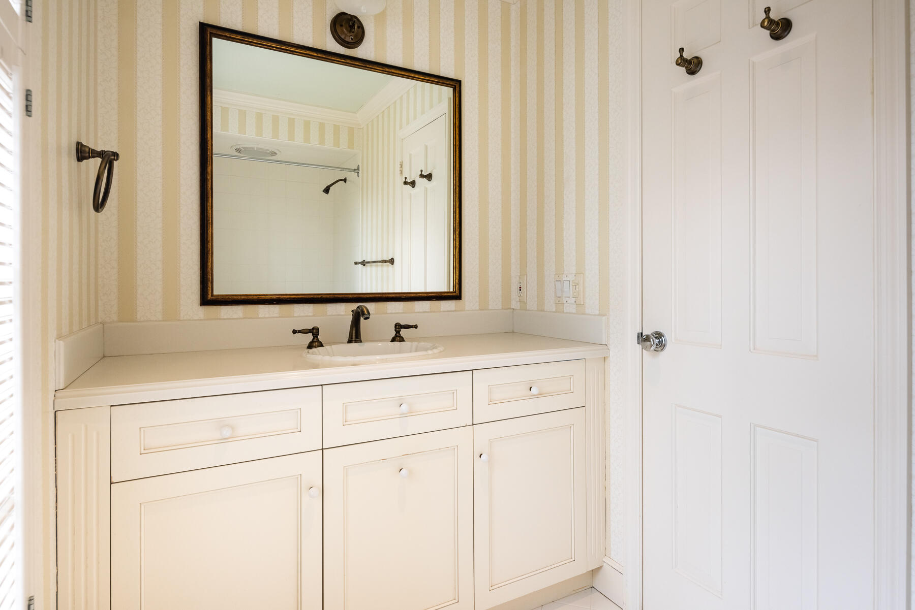 840 Hollow Tree Ridge Road Darien, CT 06820 - Photo 22 of 27 a bathroom with a sink and a mirror