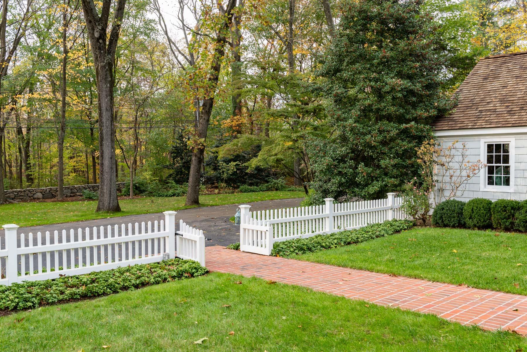 840 Hollow Tree Ridge Road Darien, CT 06820 - Photo 26 of 27 a view of a deck with a yard