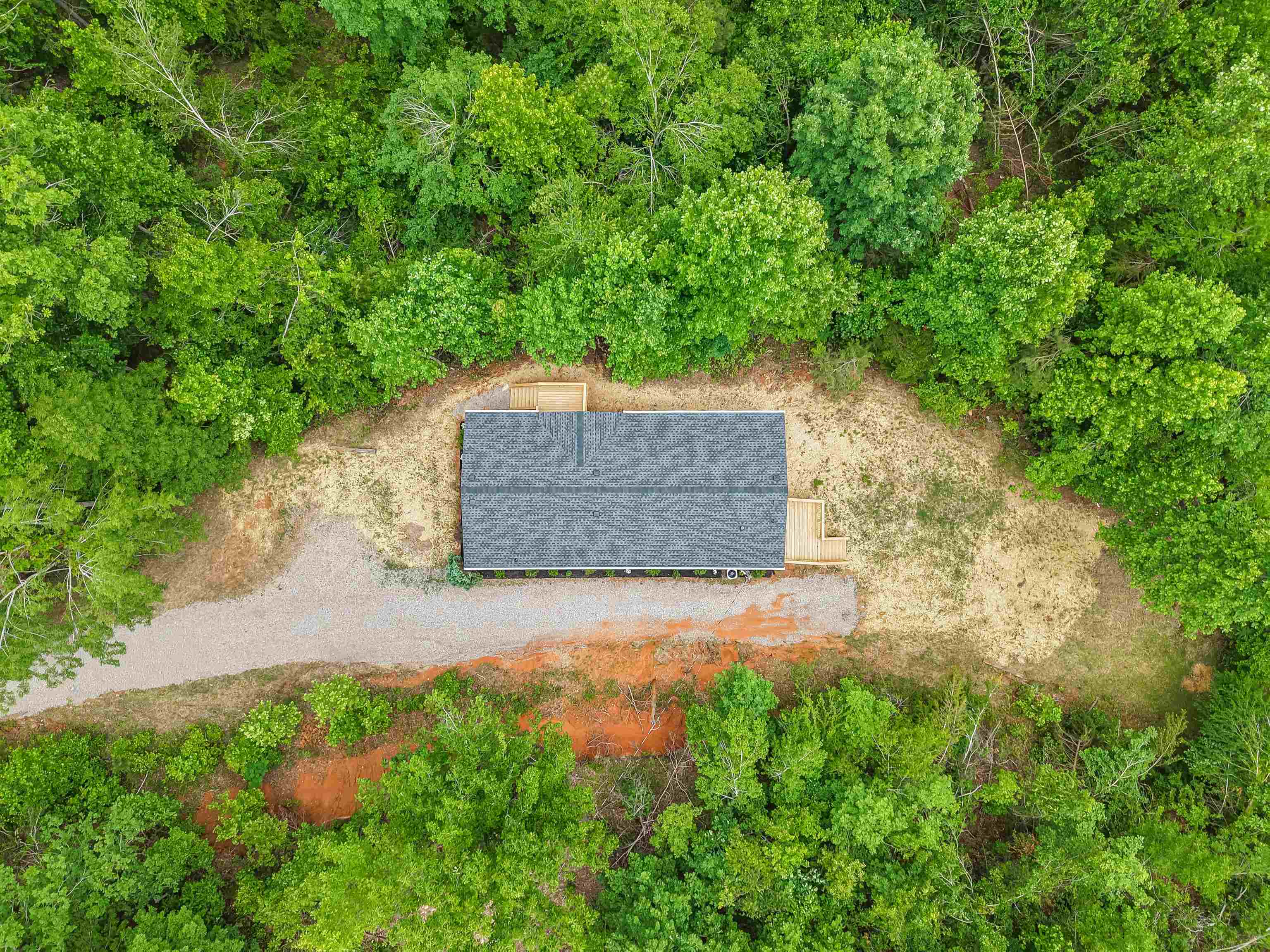 890 Burks Road Savannah, TN 38372 - Photo 36 of 40 a backyard of a house with lots of green space