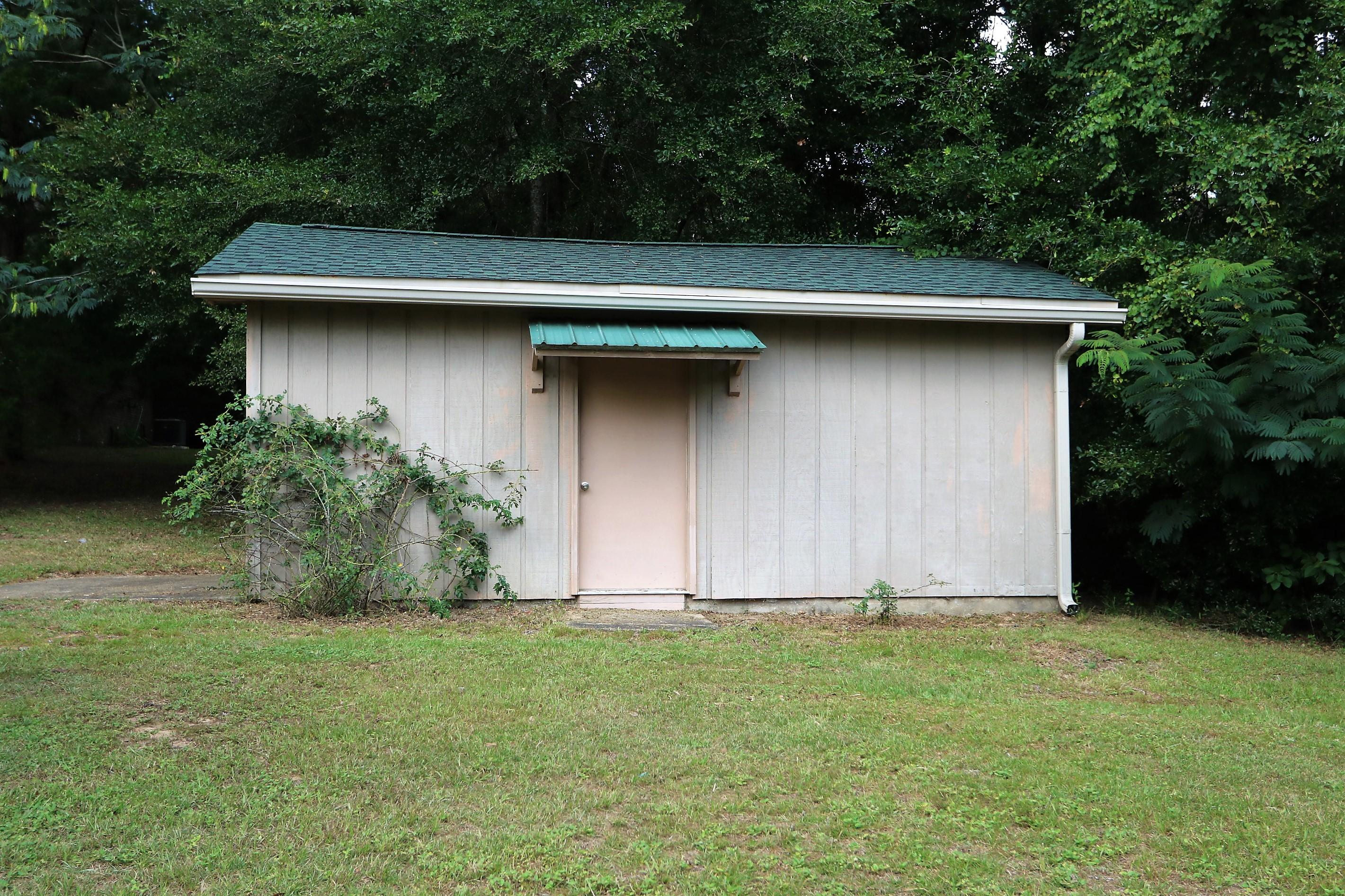 3097 Bay Ridge Drive Crestview, FL 32539 - Photo 20 of 21 a backyard of a house with lots of green space
