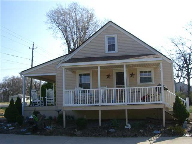 235 East Thompson Road Indianapolis, IN 46227 - Photo 2 of 11 Gallery Image 2