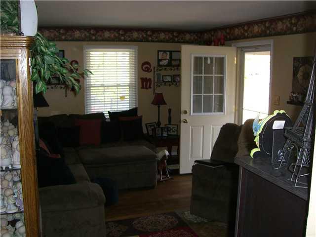 235 East Thompson Road Indianapolis, IN 46227 - Photo 4 of 11 Gallery Image 4