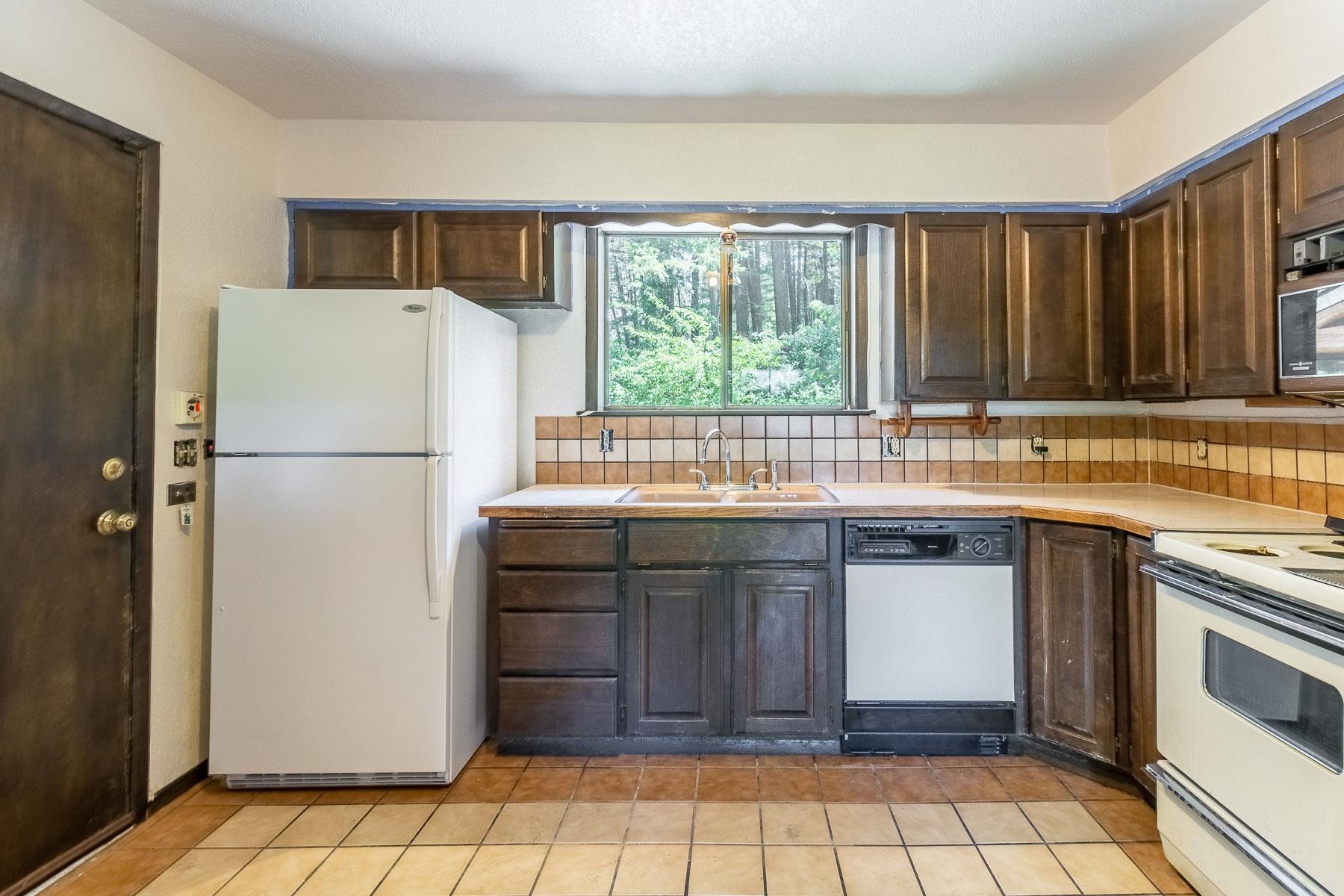 5414 South Corkery Road Spokane, WA 99223 - Photo 8 of 29