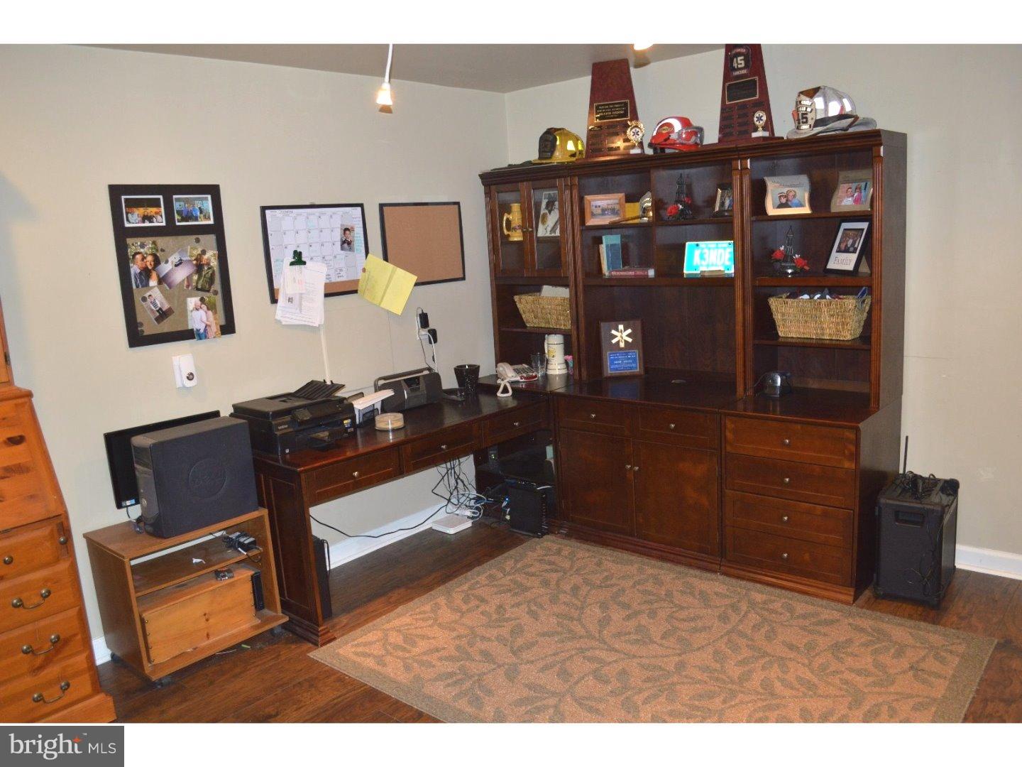 709 Crystle Road Aston, PA 19014 - Photo 9 of 24 a living room with furniture