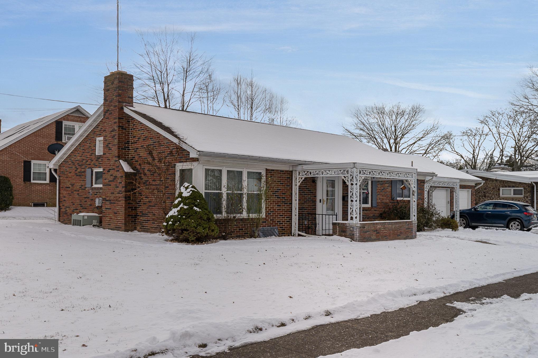 255 Sunset Avenue Hanover, PA 17331 - Photo 3 of 28 Gallery Image 3