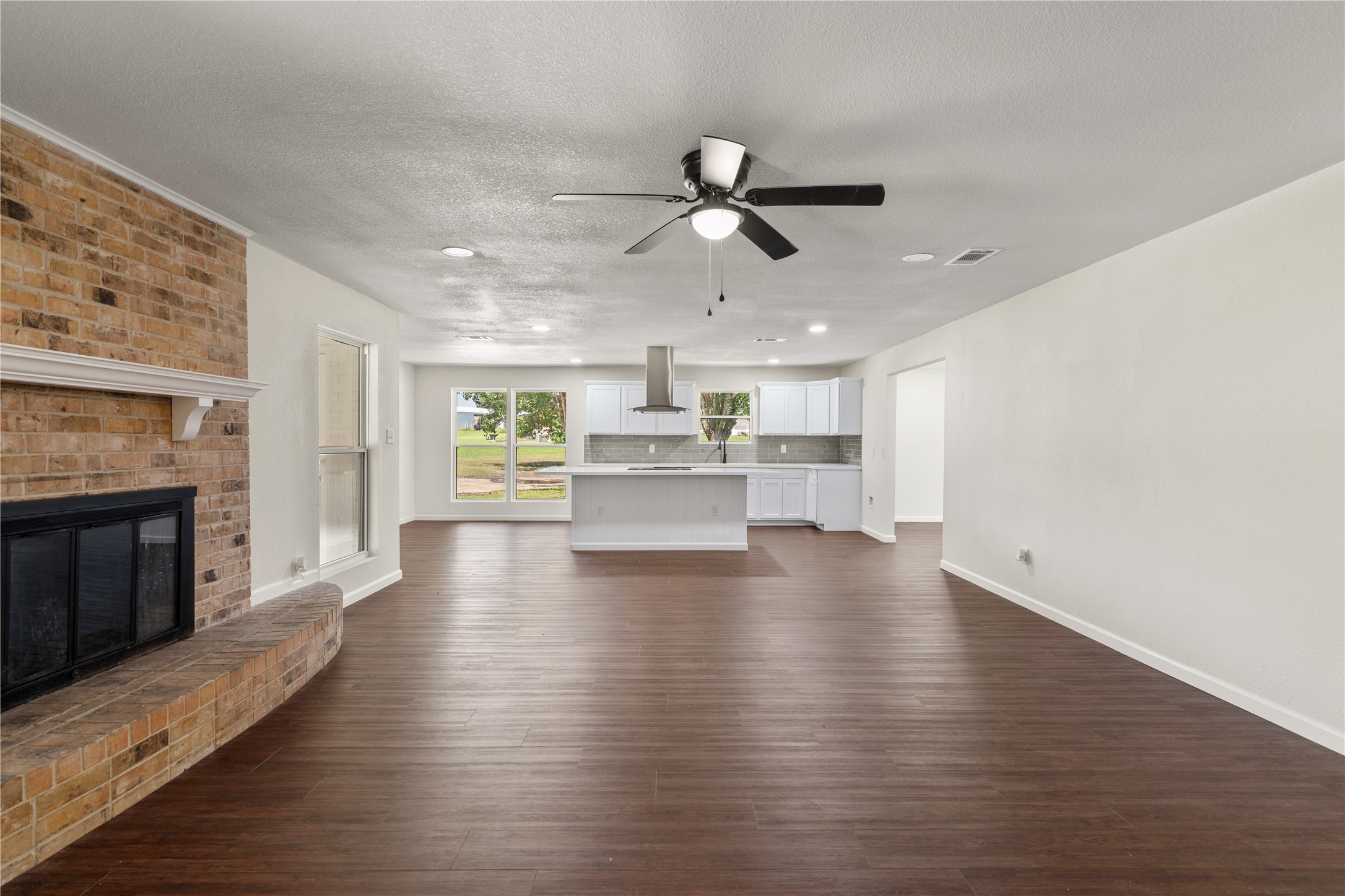 735 Laurelia Loop Corrigan, TX 75939 - Photo 9 of 48