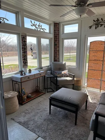a view of a backyard