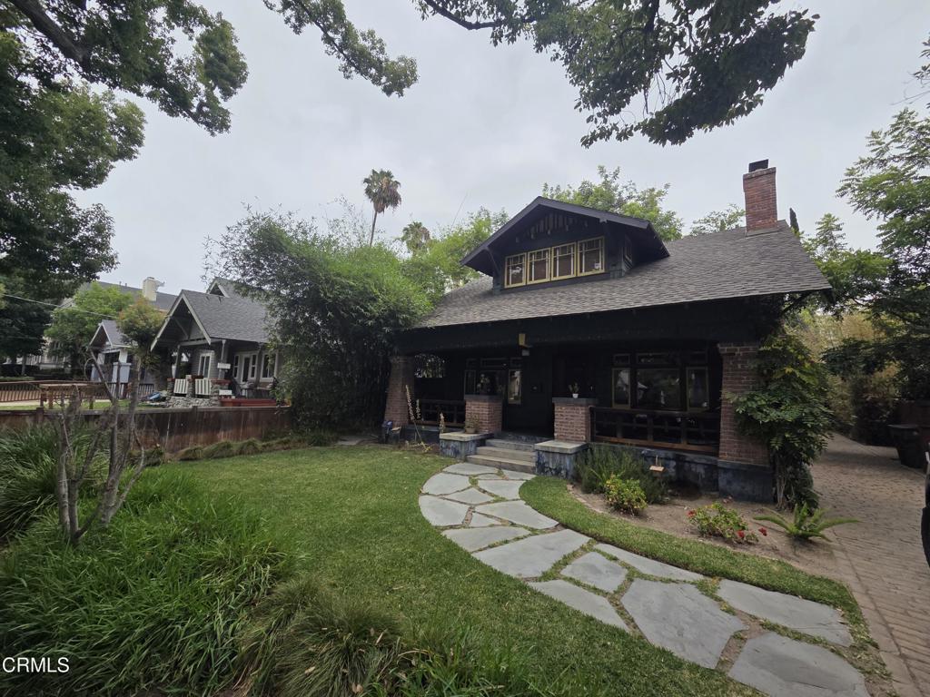 126 North Meridith Avenue Pasadena, CA 91106 - Photo 2 of 31 32 front