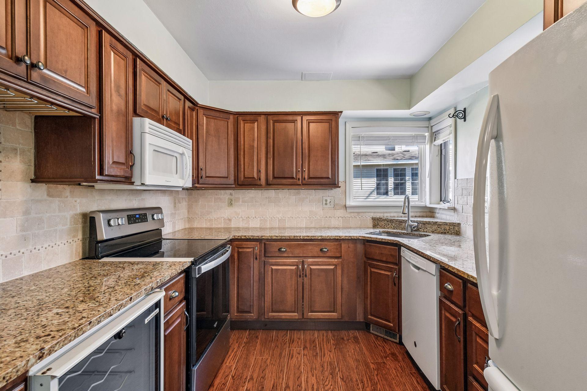 4943 Bayswater Road Minnetonka, MN 55345 - Photo 15 of 56