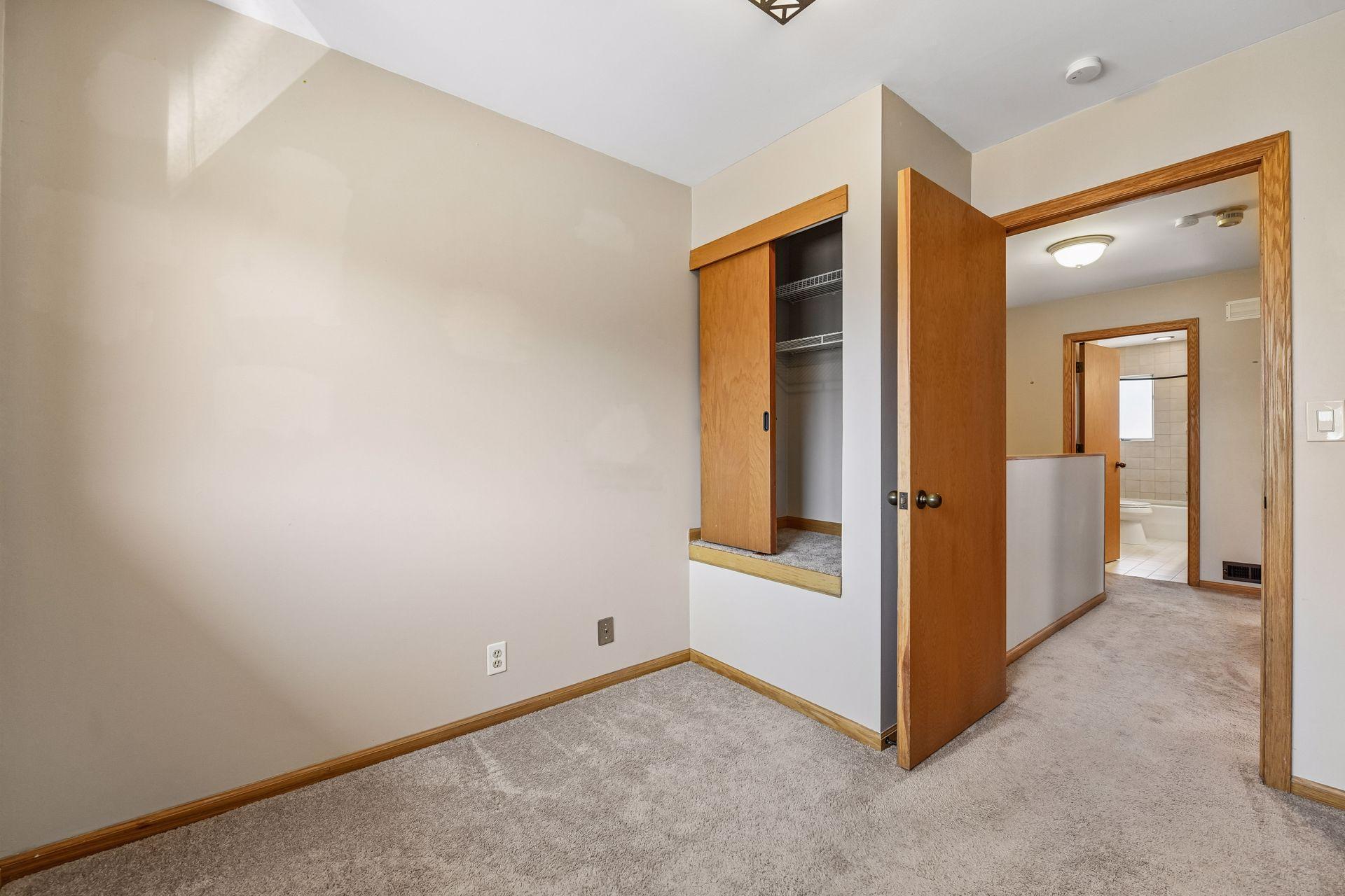 4943 Bayswater Road Minnetonka, MN 55345 - Photo 26 of 56