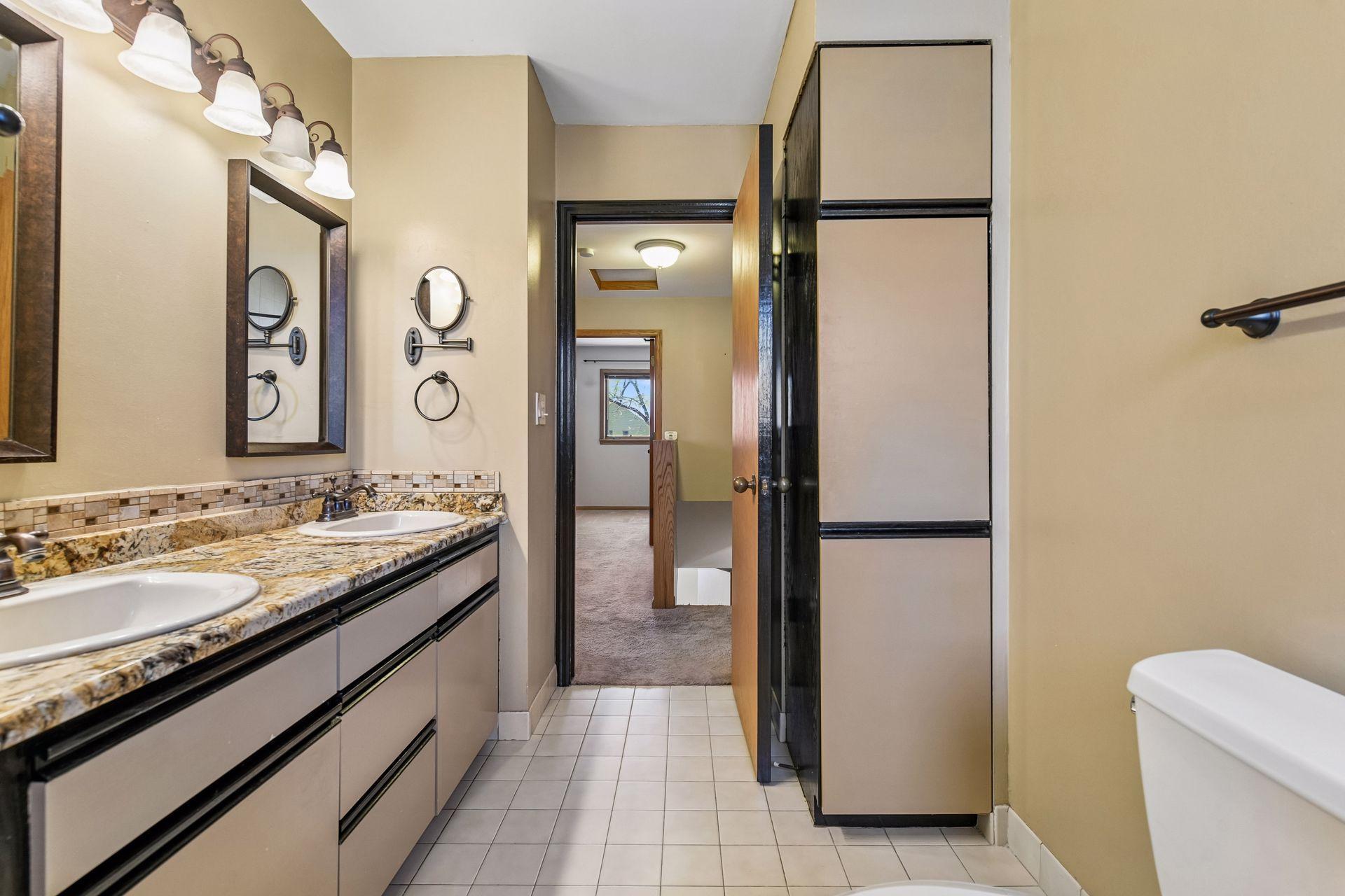 4943 Bayswater Road Minnetonka, MN 55345 - Photo 31 of 56