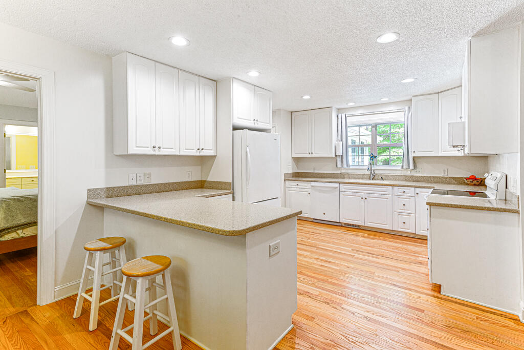 25 Old Hunt Road Pinehurst, NC 28374 - Photo 11 of 47 Breakfast Bar