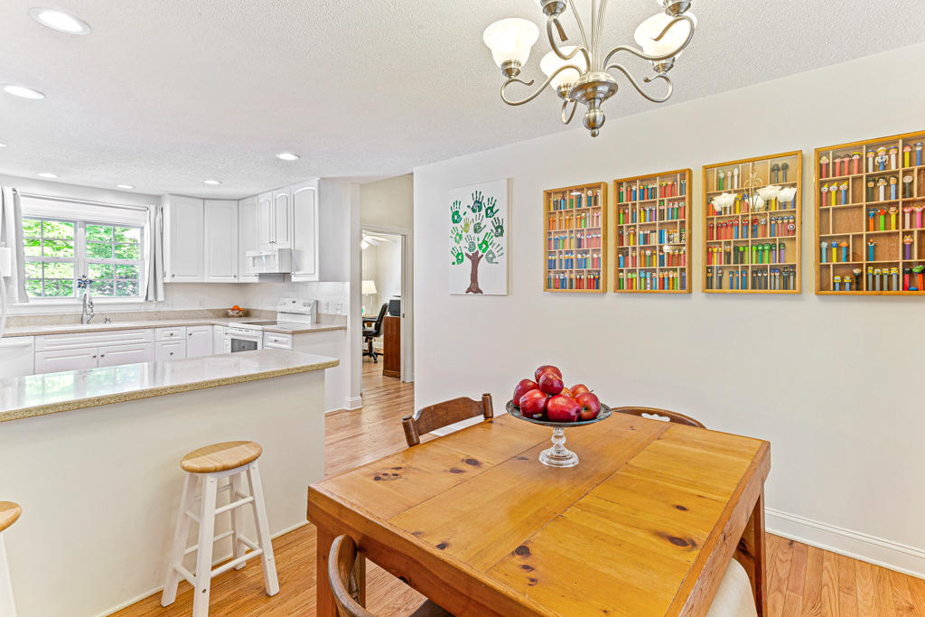 25 Old Hunt Road Pinehurst, NC 28374 - Photo 10 of 47 Dining to Kitchen