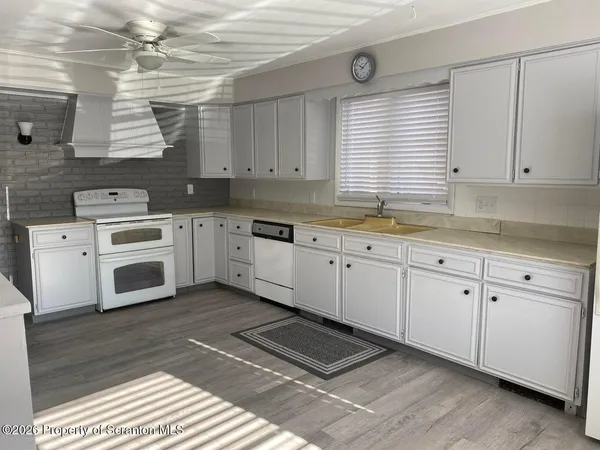 $1,200 | 131 South Blakely Street, Dunmore, PA 18512