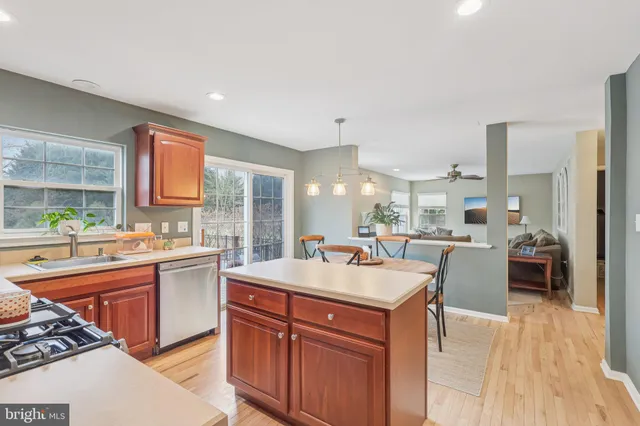 $699,999 | 17 Ridgeview Road, Delran, NJ 08075