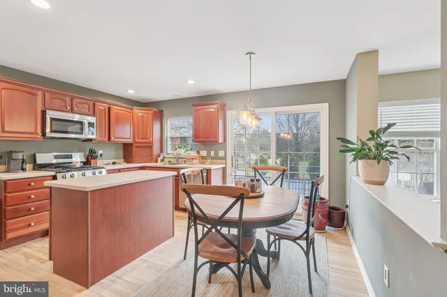 $699,999 | 17 Ridgeview Road, Delran, NJ 08075